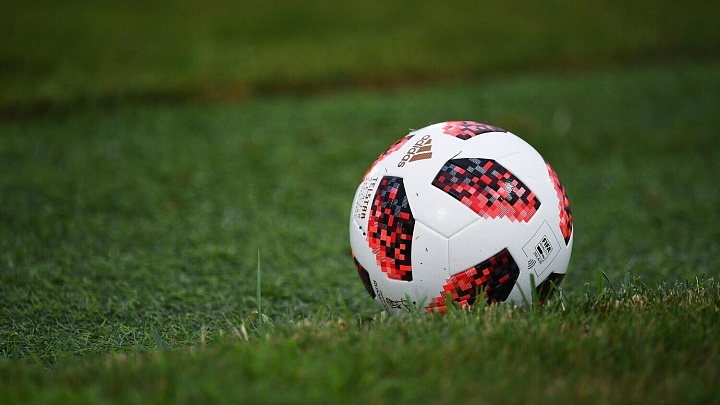 Во Франции футболист получил ожог во время матча из-за дымовой шашки