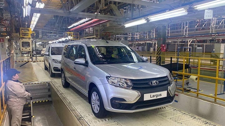 "АвтоВАЗ" возобновил продажи ограниченной партии Lada Largus