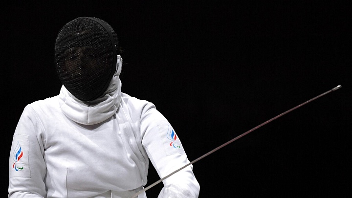 FIE объявила о допуске российских юниоров с флагом и гимном