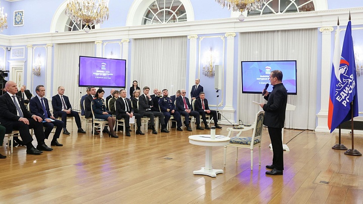 Медведев высказался о попытках зачеркнуть культурное наследие России